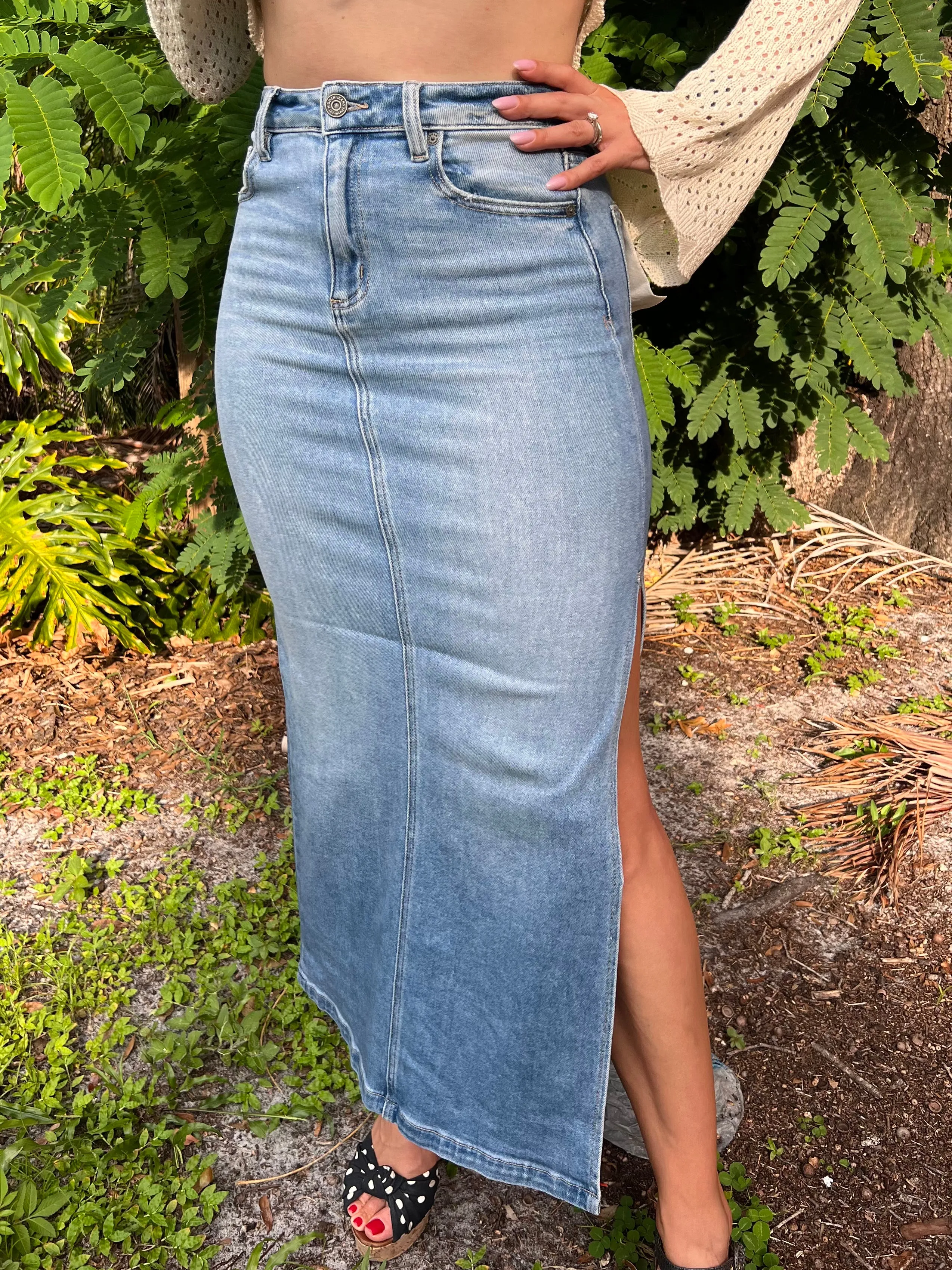 PEYTON MIDI SKIRT IN DENIM