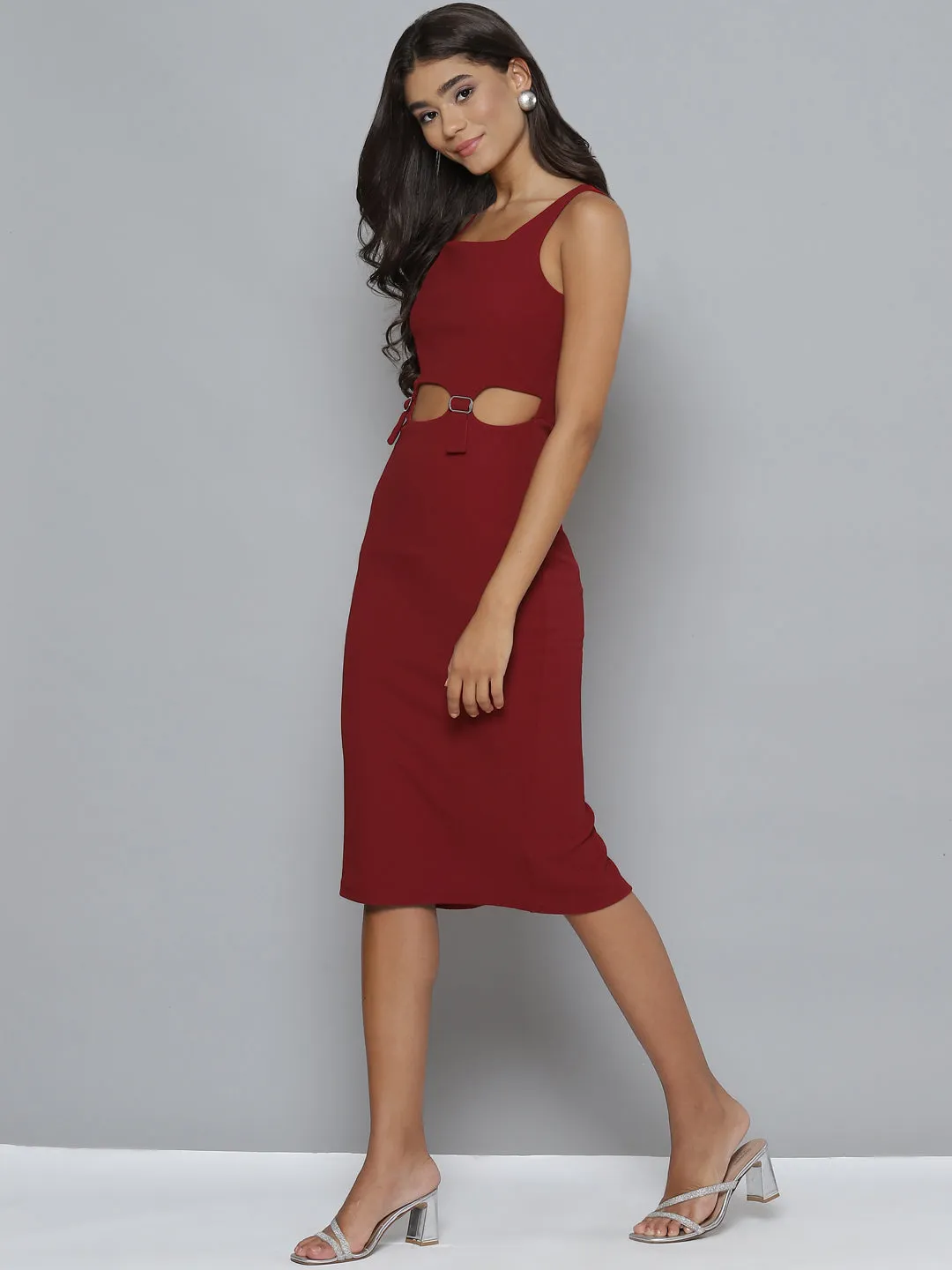 Women Maroon Cut-Out Buckle Detail Bodycon Dress